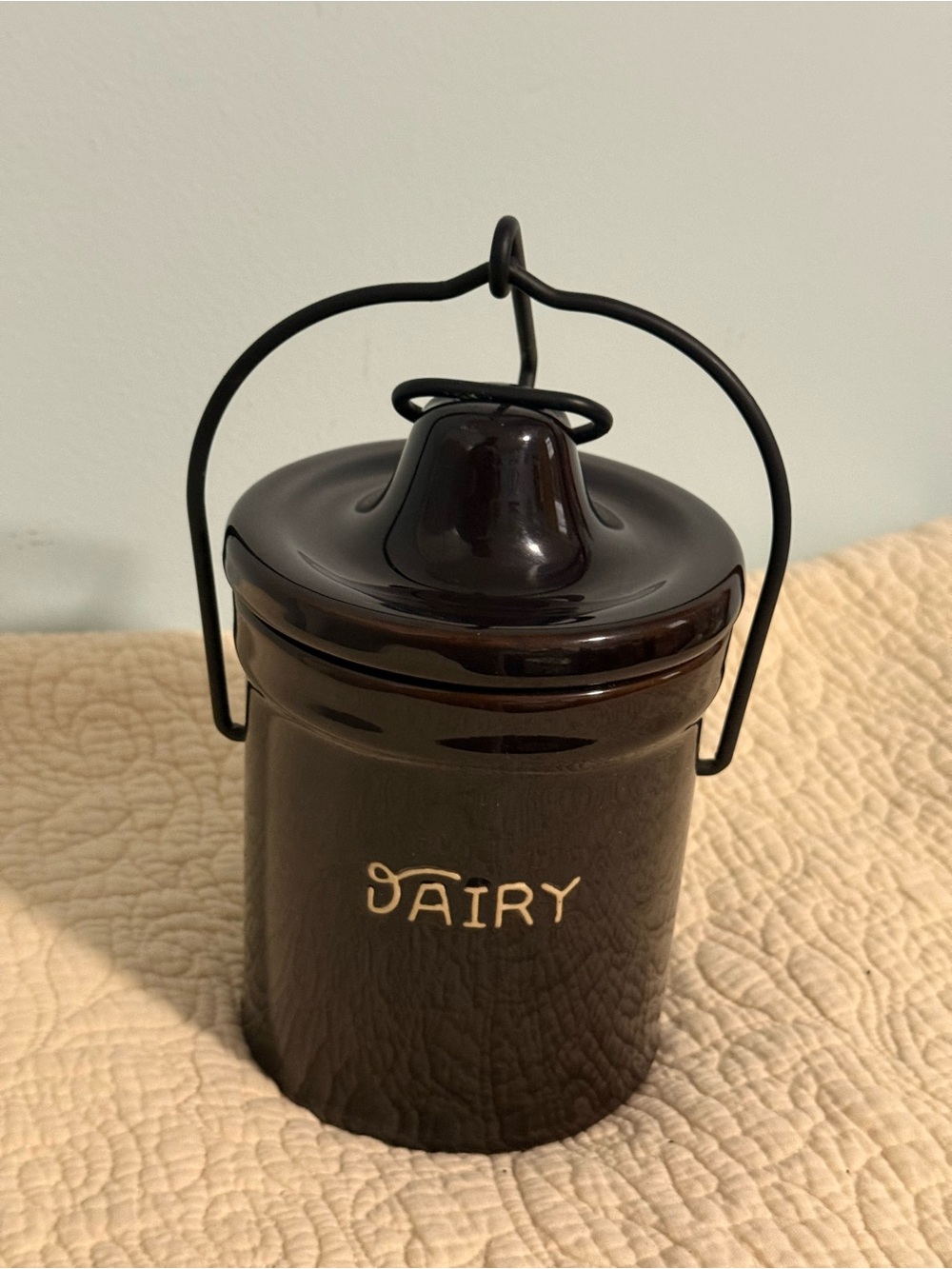 Red Shed vintage inspired Ceramic Sugar/Trinket Jar with Lid and Handle!